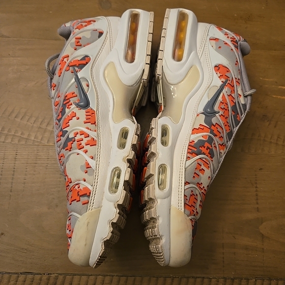 Nike Gray and White Sneakers - Picture 5 of 10